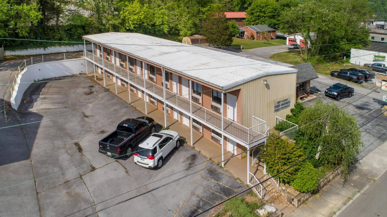 215 E Race St in Kingston, TN - Building Photo