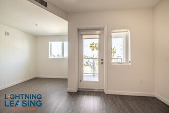 11405-11403 Chandler Blvd in Los Angeles, CA - Building Photo - Building Photo