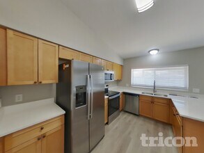 10717 West Campbell Ave in Phoenix, AZ - Foto de edificio - Building Photo