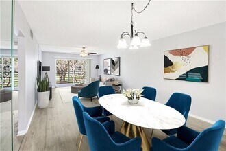 2404 Antigua Cir in Coconut Creek, FL - Foto de edificio - Building Photo