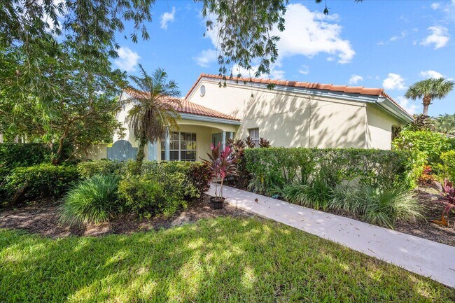 2216 Las Casitas Dr in Wellington, FL - Building Photo - Building Photo