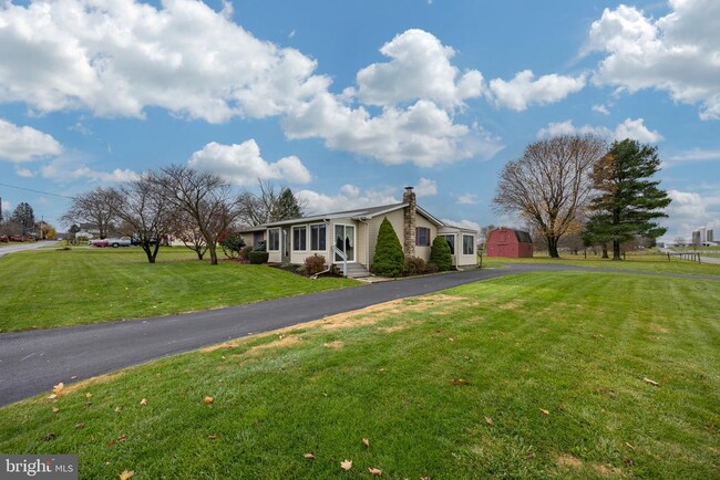 702 Broad St in Honey Brook, PA - Foto de edificio - Building Photo