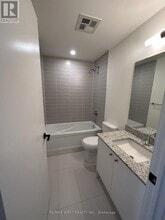 409 Wheat Boom Dr. in Oakville, ON - Building Photo - Building Photo