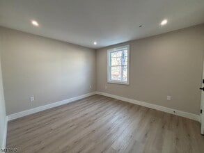 136 Elm St in Newark, NJ - Building Photo - Building Photo