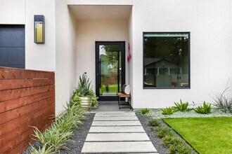 805 W Live Oak St in Austin, TX - Building Photo - Building Photo