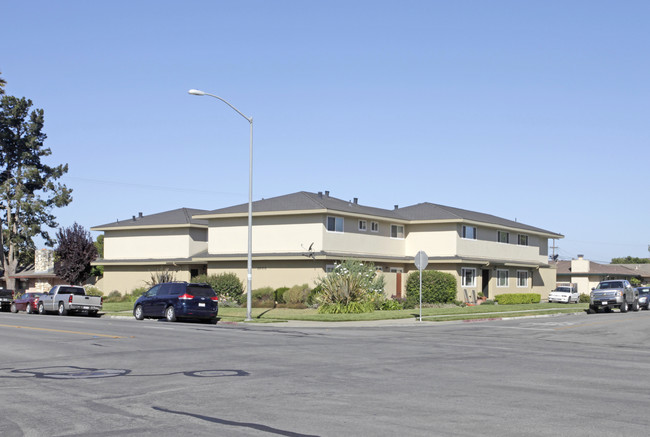 1000 W Alisal St in Salinas, CA - Building Photo - Building Photo