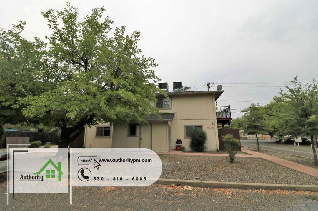 608 Hartnell Ave in Redding, CA - Building Photo