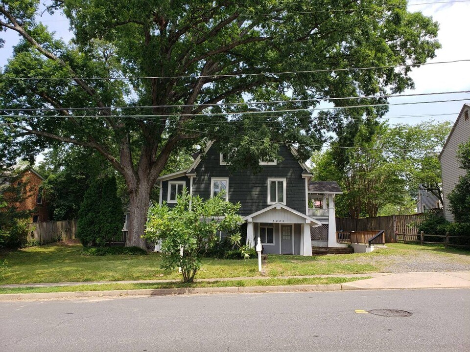 5805 26TH St N in Arlington, VA - Building Photo