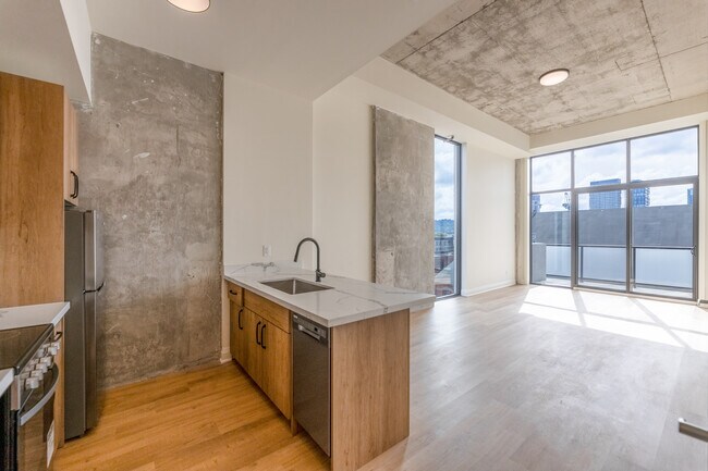11 Robert in Hamilton, ON - Building Photo - Interior Photo