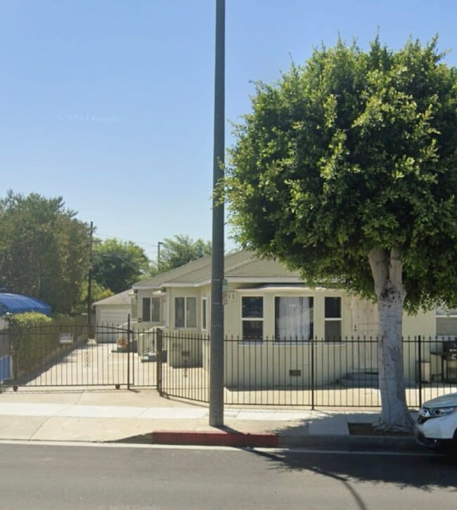 511 N La Brea Ave, Unit B