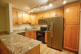 3120 Corona Trl, Unit 102 in Boulder, CO - Foto de edificio - Building Photo