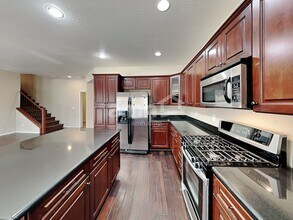 2422 W Hunter Ct in Phoenix, AZ - Building Photo - Building Photo