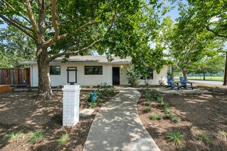 4 Arch Way in Calistoga, CA - Building Photo - Building Photo