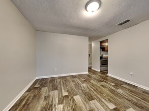 6053 John F Kennedy Dr N in Jacksonville, FL - Building Photo - Building Photo