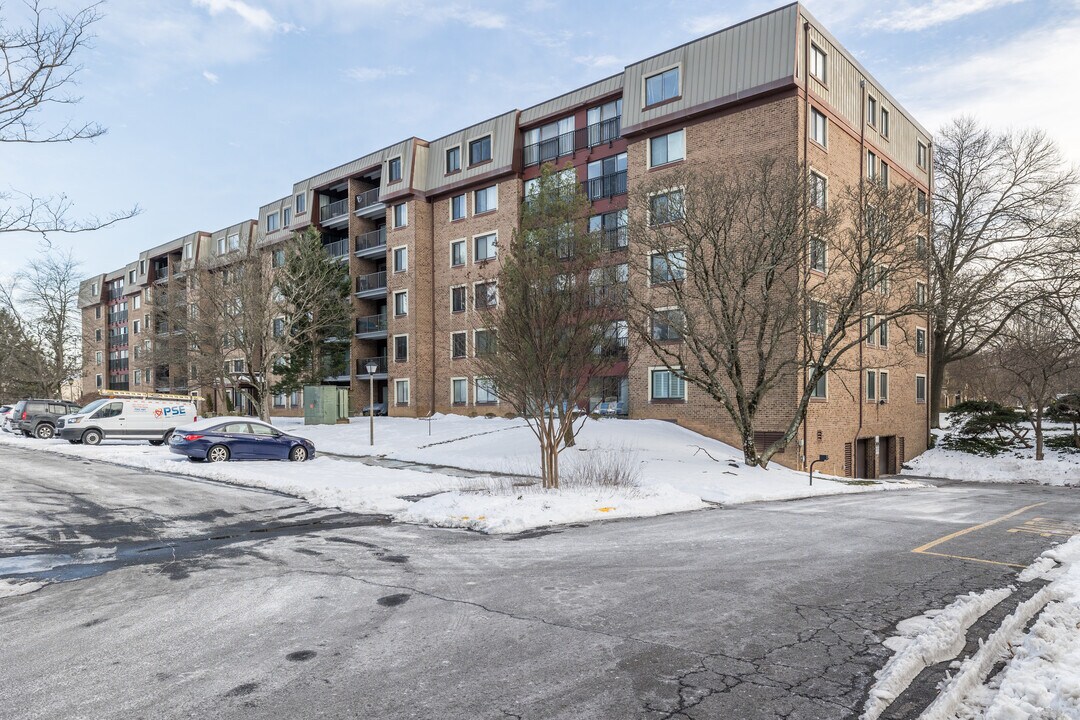 Treebrooke in Oakton, VA - Building Photo