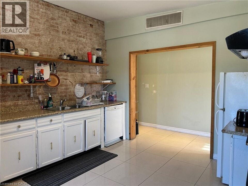 5 Colborne St S in Simcoe, ON - Building Photo