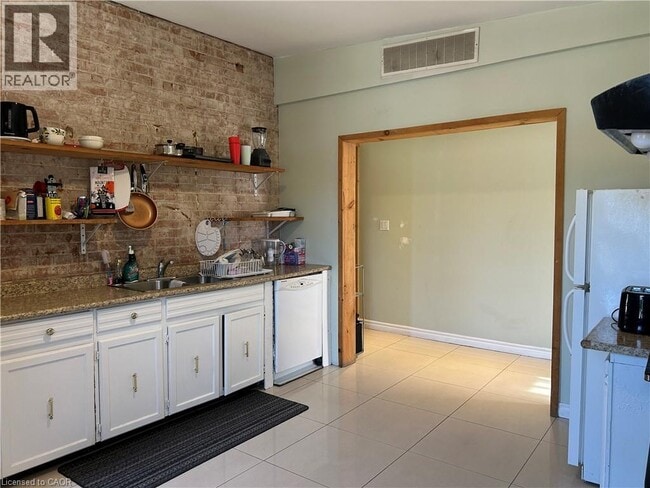 property at 5 Colborne St S