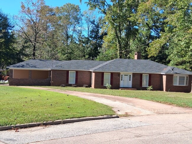 property at 405 Somerset Pl