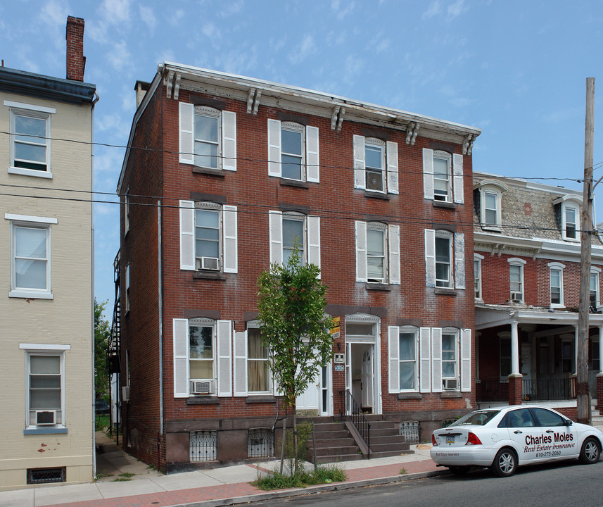 1023-1025 Dekalb St in Norristown, PA - Foto de edificio