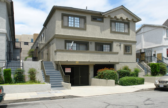 261 E Santa Anita Ave in Burbank, CA - Building Photo - Building Photo