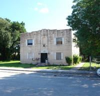 6821 NW 4th Ave in Miami, FL - Foto de edificio - Building Photo