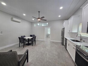 1600 Sunset Ln in Lutz, FL - Building Photo - Building Photo