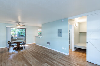 South Knoll Apartments in Mill Valley, CA - Building Photo - Building Photo