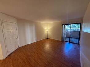 12043 Alta Carmel Ct in San Diego, CA - Building Photo - Building Photo