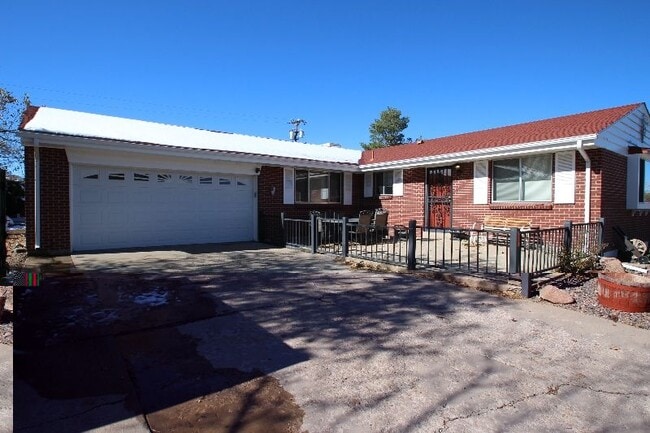 property at 2565 Willow Ln