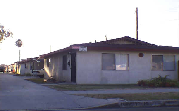 16815-16819 Passage Ave in Paramount, CA - Foto de edificio