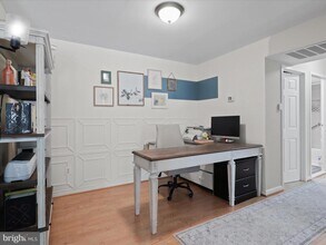 11232 Chestnut Grove Square in Reston, VA - Foto de edificio - Building Photo