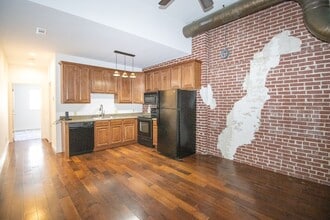 10 N 10th St in Columbia, MO - Building Photo - Building Photo