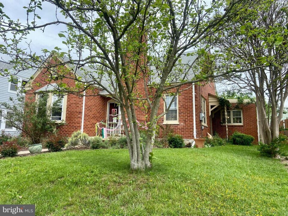 134 Montague Ave in Winchester, VA - Building Photo