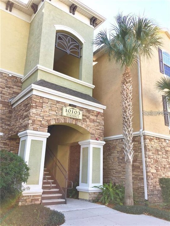 10103 Courtney Palms Blvd in Tampa, FL - Building Photo