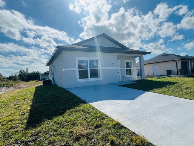 2709 8th St SW in Lehigh Acres, FL - Building Photo - Building Photo