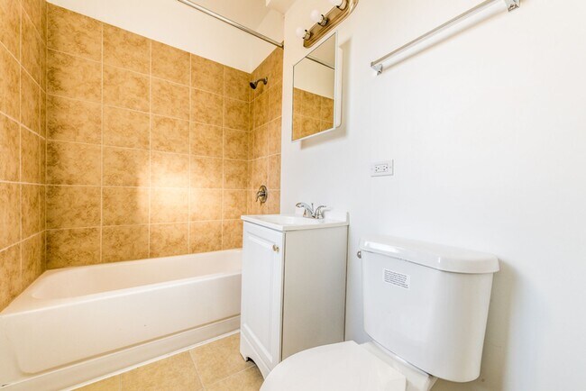 5100-04 W Monroe St Chicago, IL 60644 in Chicago, IL - Foto de edificio - Building Photo