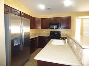 14082 W Rosewood Dr in Surprise, AZ - Building Photo - Building Photo