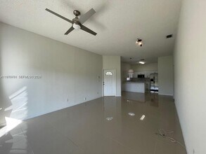 16309 Emerald Cove Rd in Weston, FL - Building Photo - Building Photo