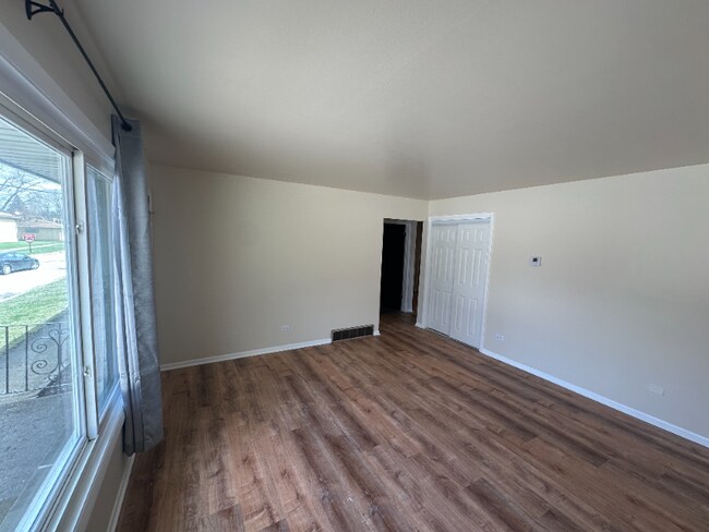 14100 S Hoxie Ave in Burnham, IL - Building Photo - Building Photo