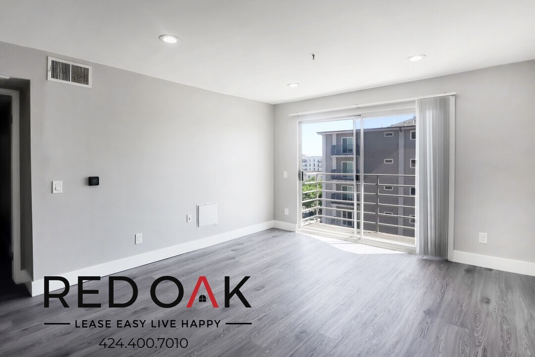 6700 Franklin Pl in Los Angeles, CA - Building Photo