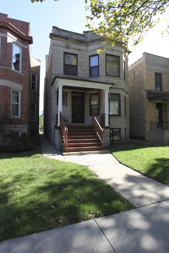 4237-4241 N Damen St in Chicago, IL - Building Photo - Building Photo