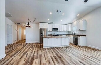 6548 Quail Spring Ave in Twentynine Palms, CA - Foto de edificio - Building Photo