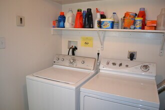 2250 Cathedral Ave NW, Unit Unit 1 in Washington, DC - Foto de edificio - Building Photo