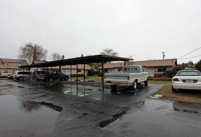 889 Park St in Turlock, CA - Foto de edificio - Building Photo