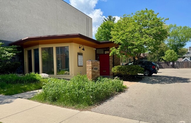 property at 1920 Monroe St