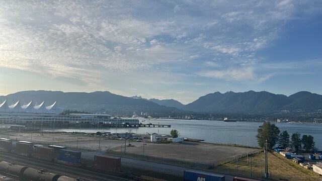 34 Powell St in Vancouver, BC - Building Photo