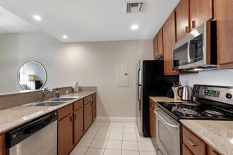 925 Common St in New Orleans, LA - Building Photo - Building Photo