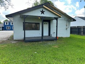 9334 Lomax St in Houston, TX - Building Photo