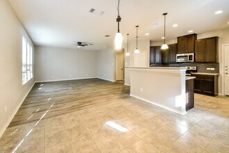 6839 Loma Blanca in San Antonio, TX - Foto de edificio - Building Photo