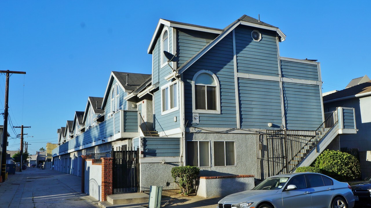533 E 11th St in Long Beach, CA - Foto de edificio